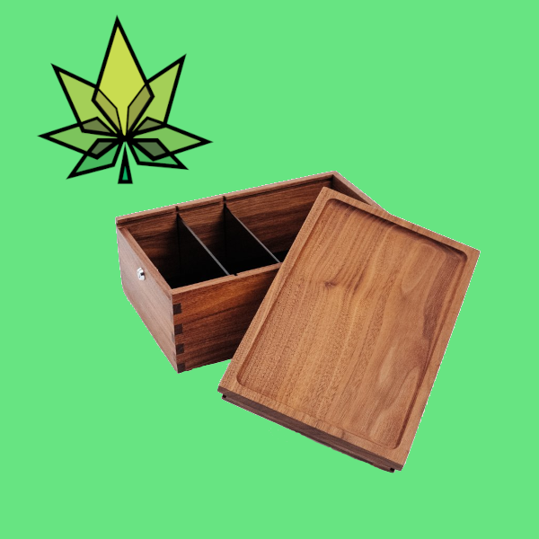 Photo de la boite de rangement Marley Natural en bois de noyer noir. La boite est ouverte ce qui permet d'apercevoir les différents compartiments dans lesquels les fumeurs pourront ranger leurs accessoires