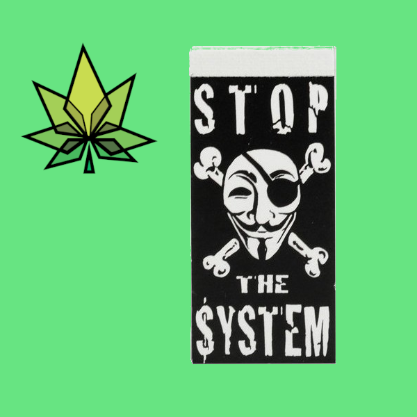 Photo d'un livret de filtres en carton (toncar) avec une tête de pirate dans le style du groupe Anonymous avec le texte "Stop the system"