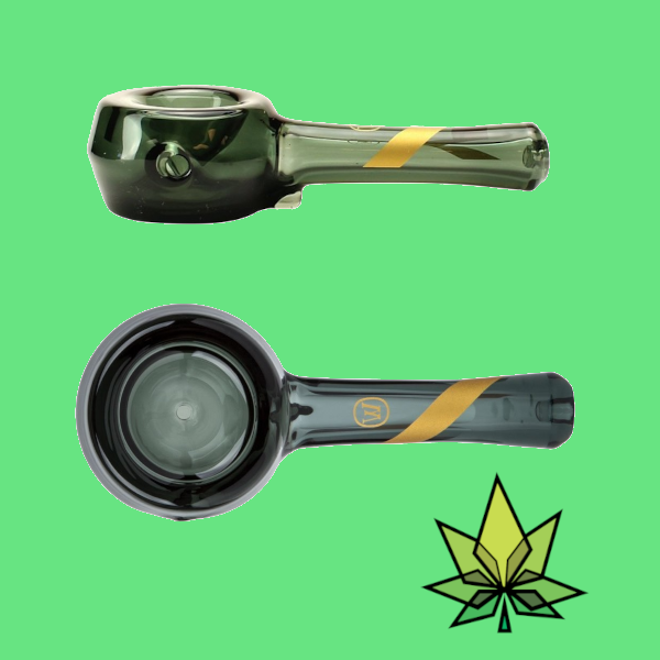 Photo de la pipe à beuh en verre fumée Marley Natural et sa bande dorée signature